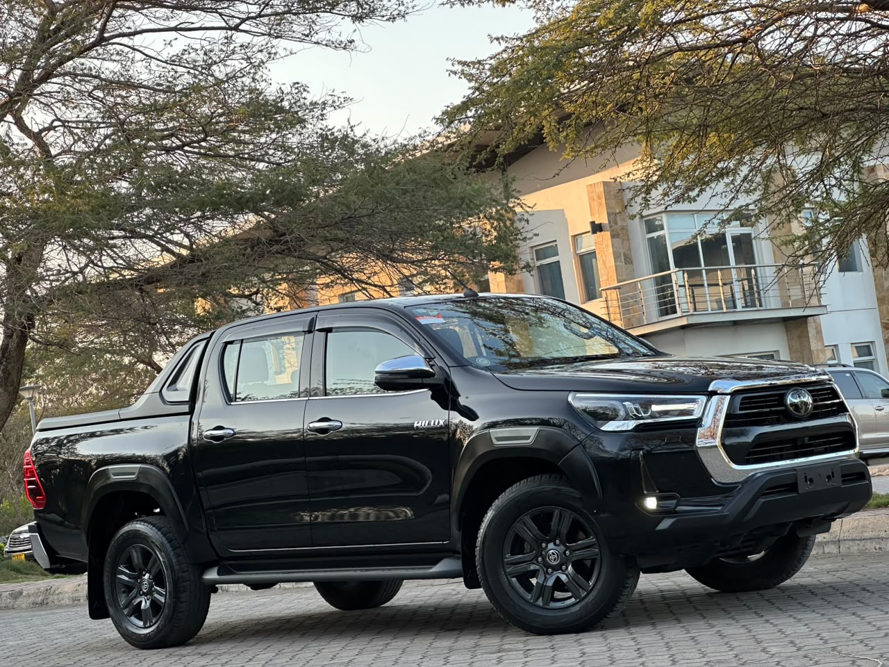 TOYOTA HILUX DOUBLE CABIN